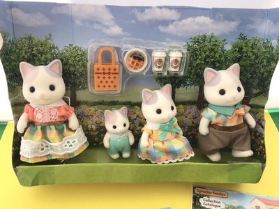 SYLVANIAN FAMILY LATTE KATZENFAMILIE KONVOLUT 4 FIGUREN AUF KARTONRÜCKEN