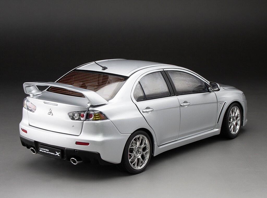 Sunstar 1/18 Mitsubishi Lancer Evolution X - Silver Metallic-(New