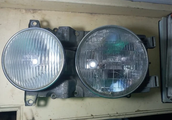 Mercedes Benz Head Light Mounting Assembly Left Side 300d 240d Bosch... Foto 2 de 4