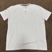 Prada Designer Shirt – auffälliges Frontlogo