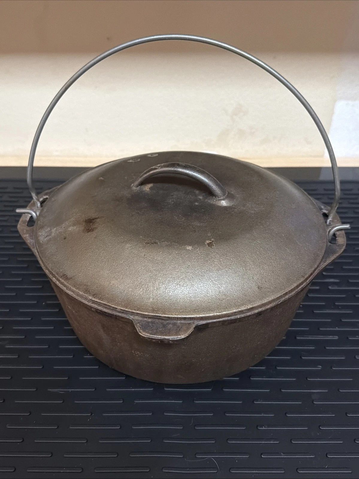 cast iron number 8 DO dutch oven 10 1/4 with lid snd handle