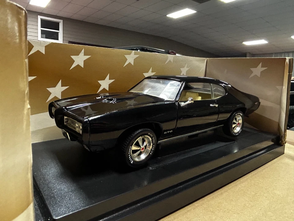 Ertl American Muscle 1969 Pontiac GTO 1:18 Scale Limited Editon Model Car - Image 2 of 4