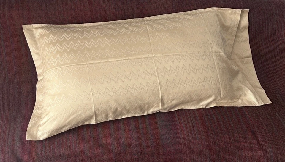 Pratesi Champagne White Chevron Sham Pillowcases Set Of 4 - Image 3 of 4