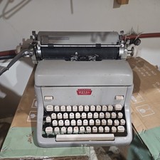 Vintage Royal Manual Typewriter - FPP-6920641 Great condition for the age thumbnail