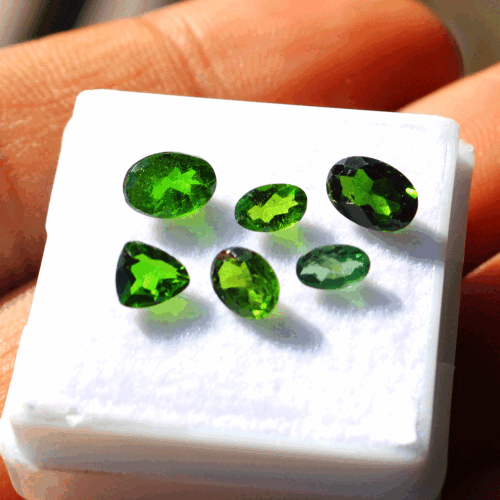 Lotto 6 pz pietre preziose sfuse taglio sfaccettato 5mm-6,5mm cromo naturale diopside non trattate - Foto 9 di 10