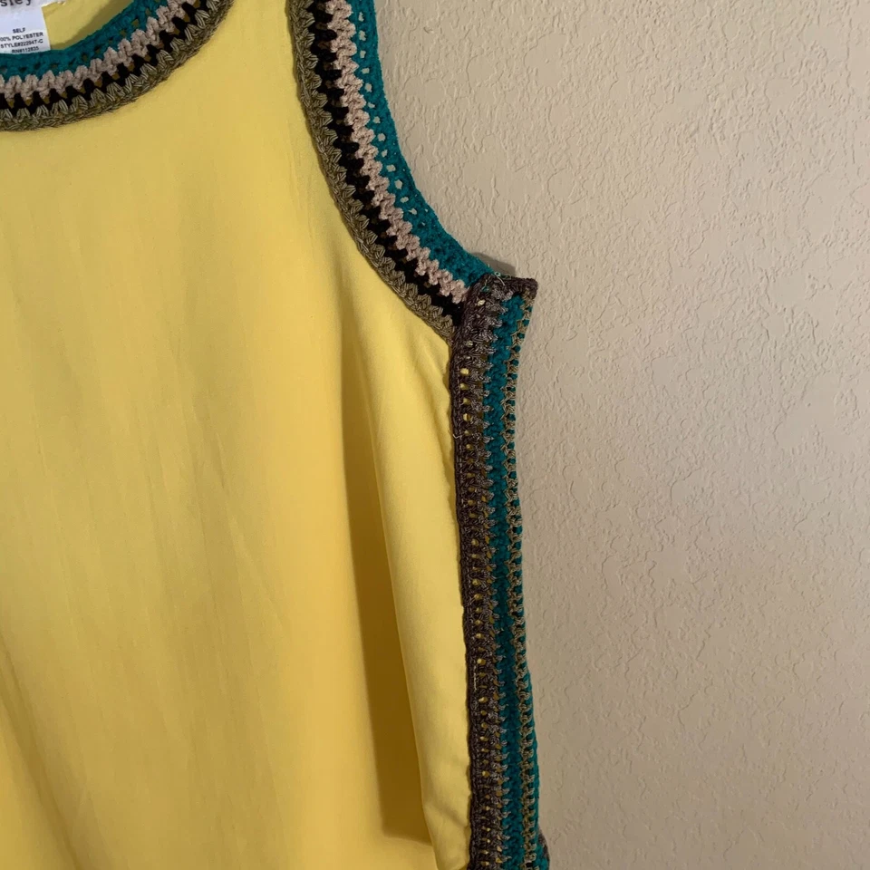 Camiseta sin mangas Esley amarilla con ribete bordado BOHO talla pequeña  Foto 3 de 4