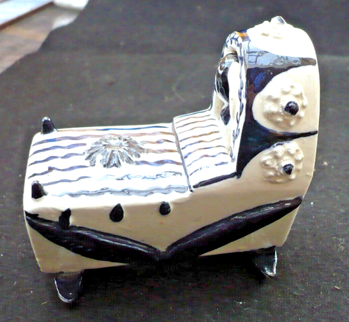 WILFRED GIBSON CORNISH STUDIO POTTERY BABY IN ROCKING CRADLE BLUE & WHITE - Picture 3 of 7