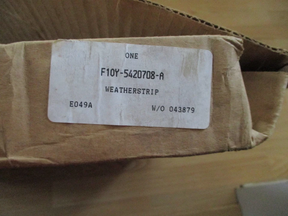 Restrip meteorológico para puerta delantera Lincoln Continental 1991-1994 derecha izquierda F10y5420708A OEM nuevo de lote original Foto 3 de 4