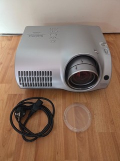 Hitachi PJ TX100 LCD Beamer 1280 x 720 (HDTV)!!!