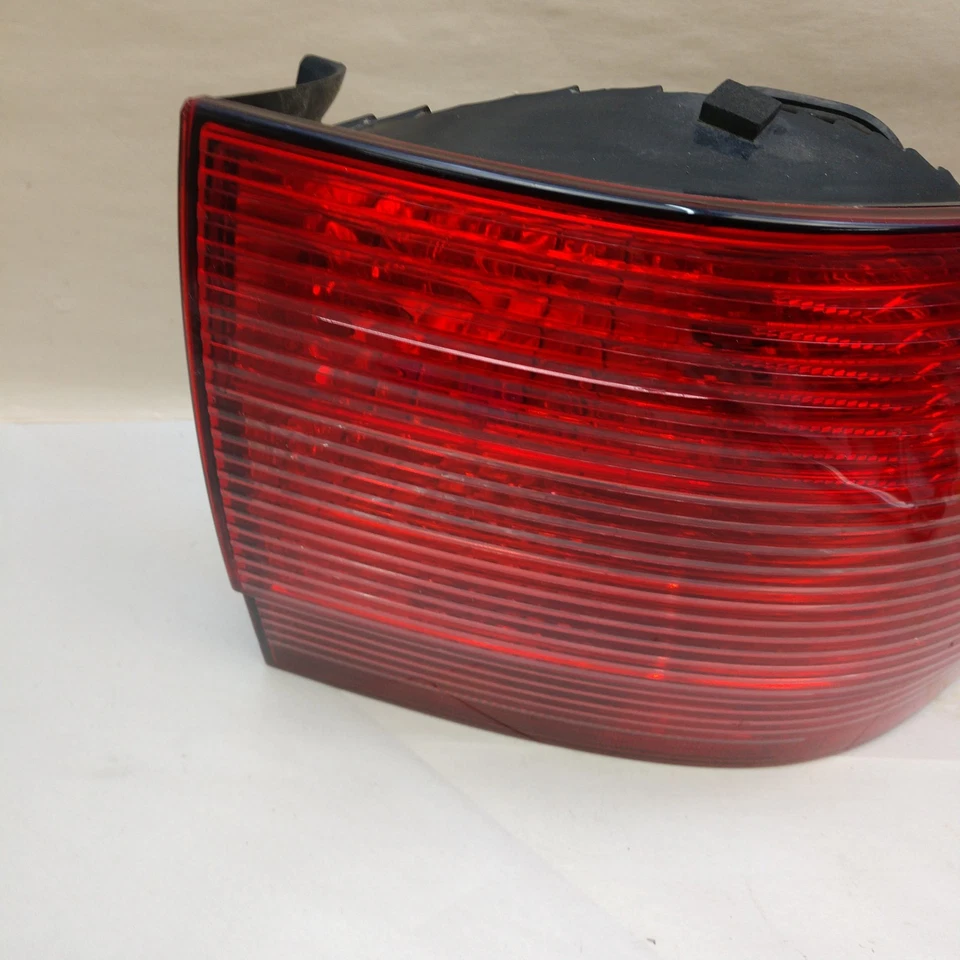 2003-2006 Porsche Cayenne Right Passenger Side Tail Light - Изображение 3 из 4