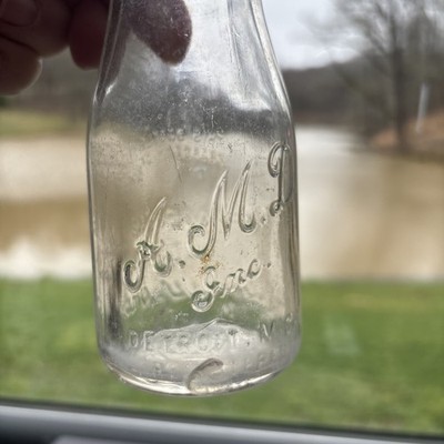 Associated Milk Dealers Inc 1/2 Pint Milk Bottle; Detroit MI