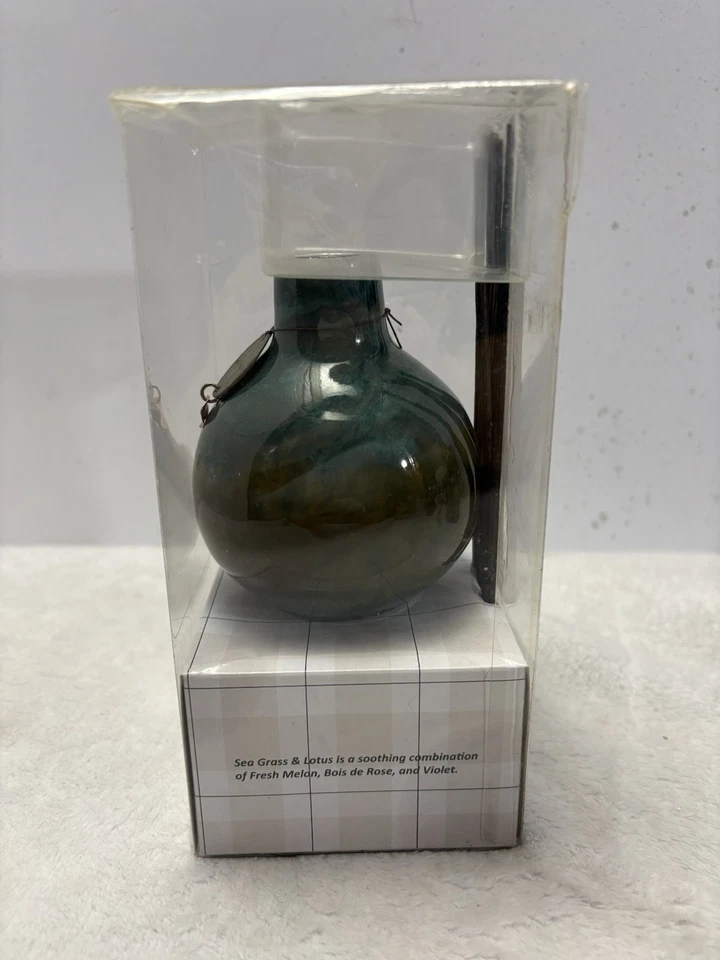 San Miguel Aromatic Sea Grass And Lotus Reed Diffuser Set - Image 4 of 4