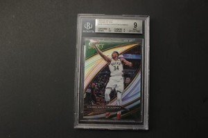 2019-20 Select Silver Prizm #246 Giannis Antetokounmpo Beckett 9 MINT