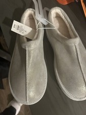 stars above slippers Women Size 10 Gold NWT