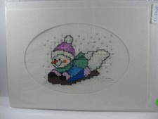gestickte weisse Passepartout-Karte: Schneema...