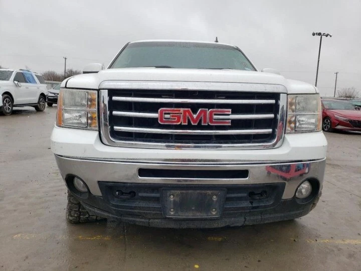 2010-2013 Chevrolet Silverado 1500 4.8L 5.3L 6.2L Engine Fuse Box OEM — 第 4/4 张图片