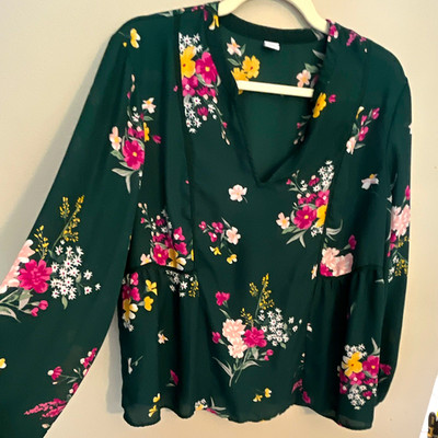 Women's Green Floral V-Neck Long Sleeve Pullover Blouse Casual Top Regular