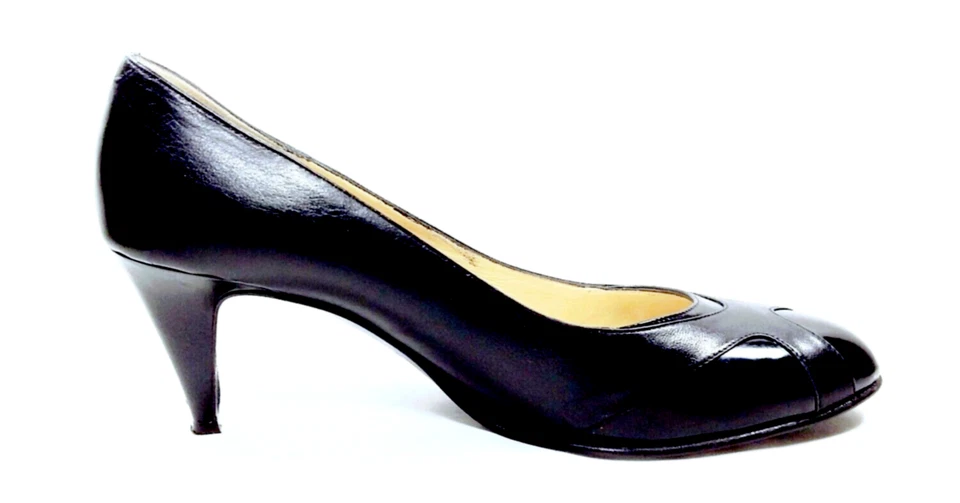 VINTAGE 80s BRUNO MAGLI Women Size 8 AA Classic Pump Black Hi Heel Narrow Width - Image 3 of 4