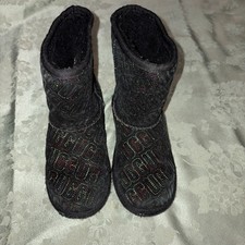 UGG Kids Classic Boots Size 1 Graphic Stitch Cozy Furry Lined Winter Wear