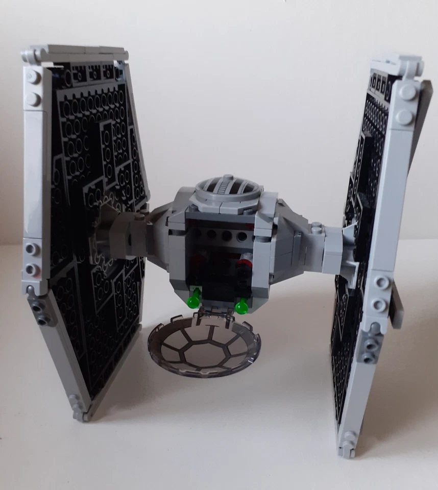 LEGO Star Wars 75300 Imperial TIE Fighter, photo 2 sur 5