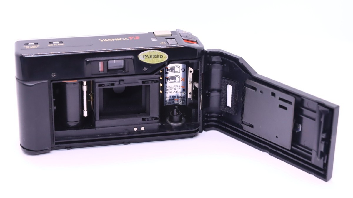 Yashica T2 35/3.5 Tessar Zeiss T* lens Kyocera point&shoot 35mm