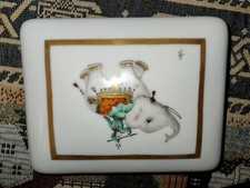 Portagioie in porcellana Limoges con elefante dipinto da ARMIDA
