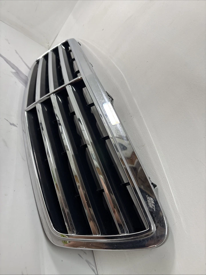 Mercedes-Benz W203 C230 C320 C350 2005-2007 capó parrilla cromo OEM Foto 2 de 4