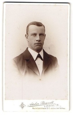 Fotografie Chr. Brandt, Lindau i. B., Maximilianstr. 53 C, Charmanter Herr im A 