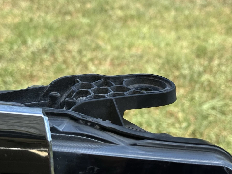 OEM 2015-2019 Chevrolet Silverado 2500 3500 Halogen Headlight RH Right - Image 3 of 4