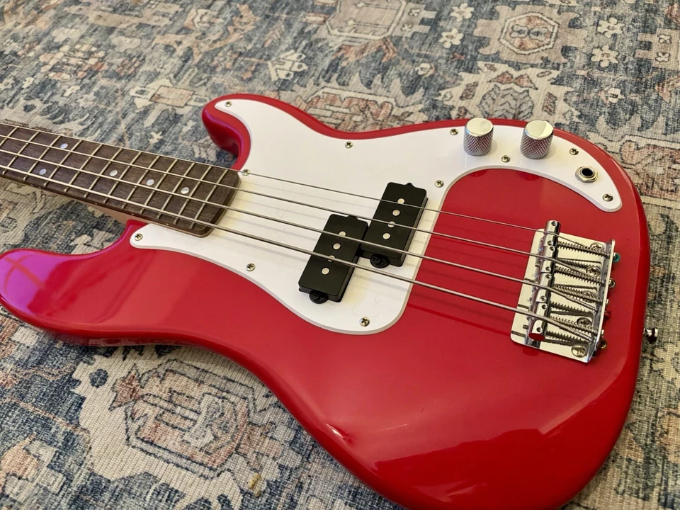 Squire Mini Precision Bass Guitar Dakota Red, Used Very Good Condition, No Bag. - Image 4 of 4