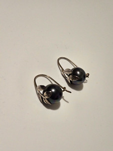 925 Vintage Sterling Silver Dark Gray Pearl Earrings with Carved Silver Leaves