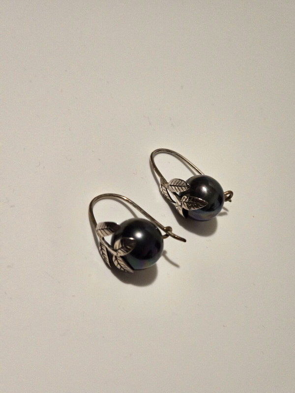 925 Vintage Sterling Silver Dark Gray Pearl Earrings with Carved Silver Leaves