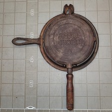 Stover Junior No 8 Cast Iron Round Stovetop Waffle Maker.