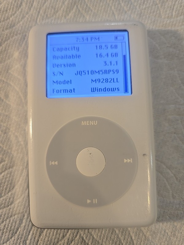 Apple iPod classic 4th Generation White (20 GB) A1059 - Good Condition