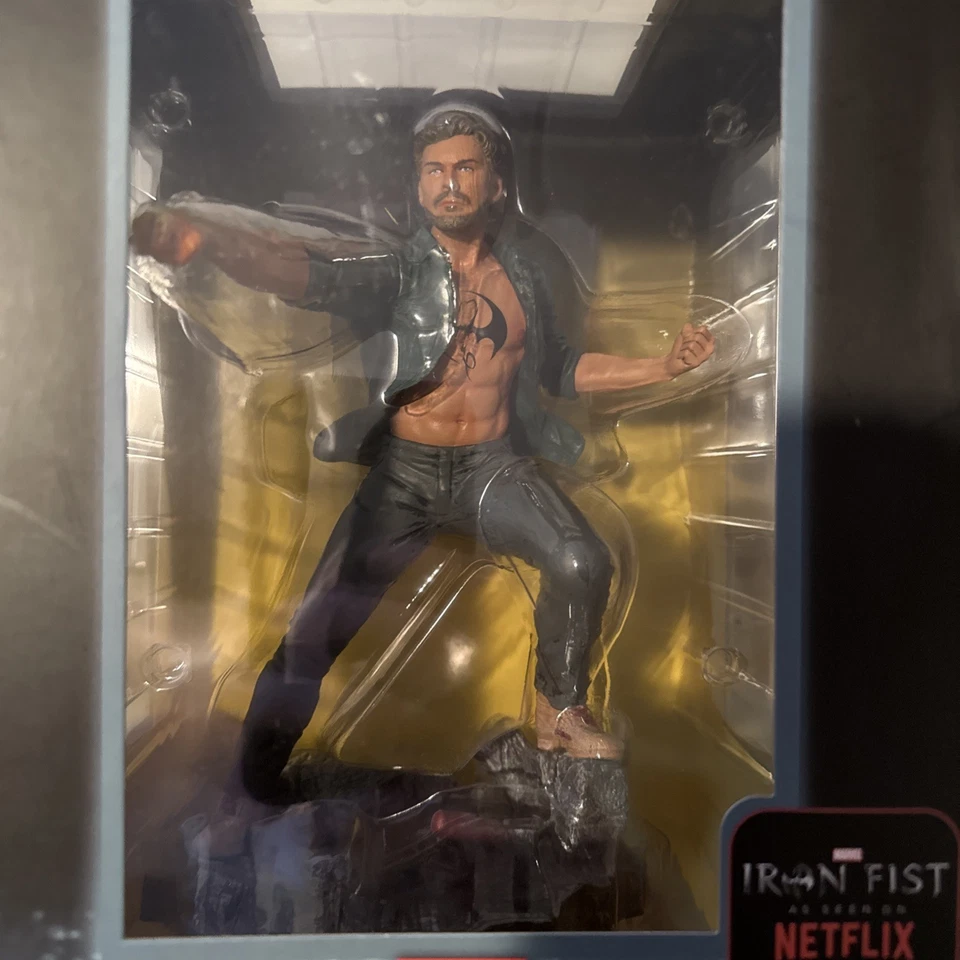 Diamond Select Marvel Puño de Hierro PVC Estatua Diorama - Sin abrir Foto 2 de 4