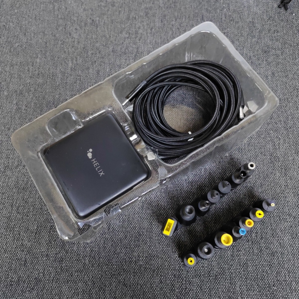 Adaptateur Universel Helix Power Plus 65W + USB-C - Ouvert Jamais Utilisé