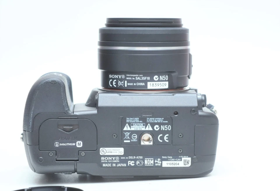 Cámara réflex digital Sony Alpha A700 con lente de montaje A de 35 mm F/1,8 DT SAM Foto 4 de 4