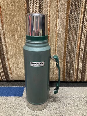 STANLEY Legendary Classic Double Insulated HOT/COLD Vacum Bottle 1.1-Qt CLEAN