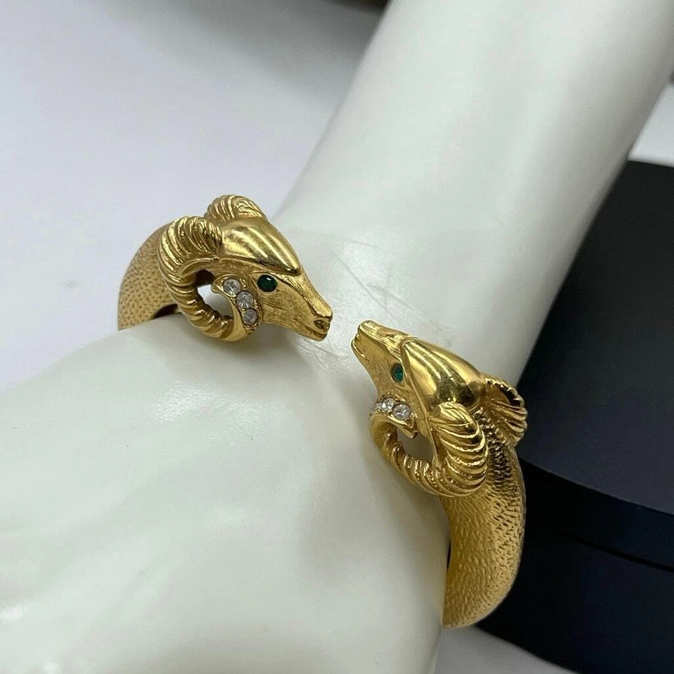 KJL Kenneth Jay Lane Avon Chapado en Oro Ram Aries HeadBracelet Ojos Verdes Puño Foto 2 de 4