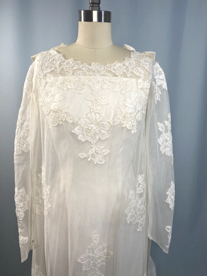 Vintage Wedding Dress SIZE XS EXTRA SMALL white lace TOPAZ ROOM train 60s mod - Image 4 of 4