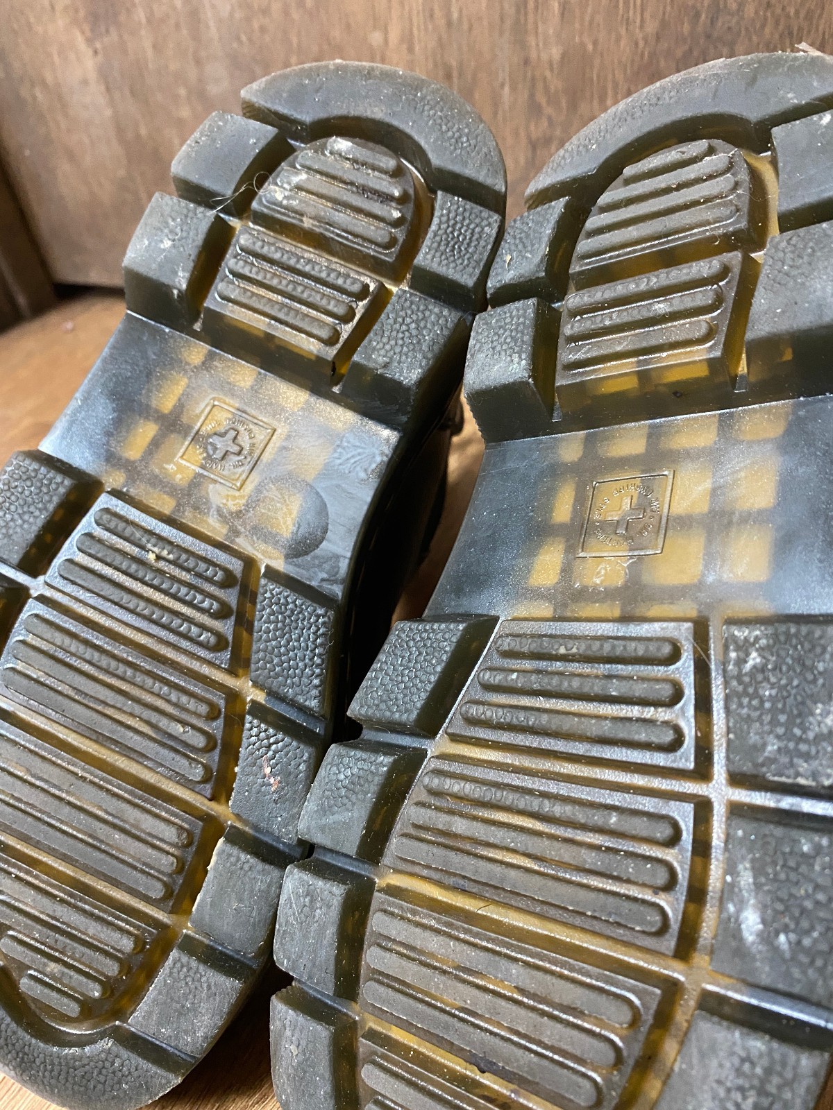 Dr. Doc Martens Embury Chelsea BOOTS Black Slip On Men 6 /Women 7 thumbnail 11