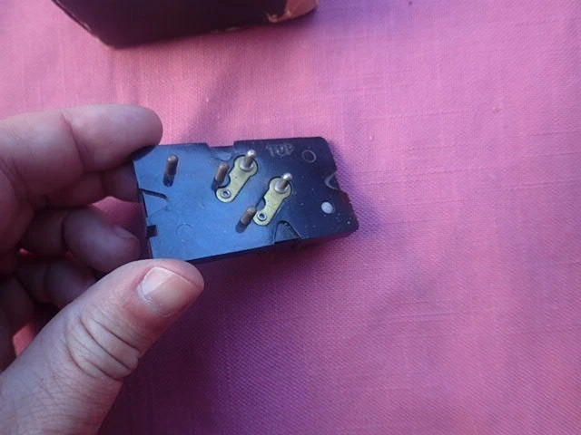 Base de interruptor de asiento eléctrico de 4 vías GM 1964-74, ¡NUEVO DE STOCK! Chevy Pontiac Buick Olds Foto 3 de 4