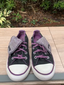 purple converse girl