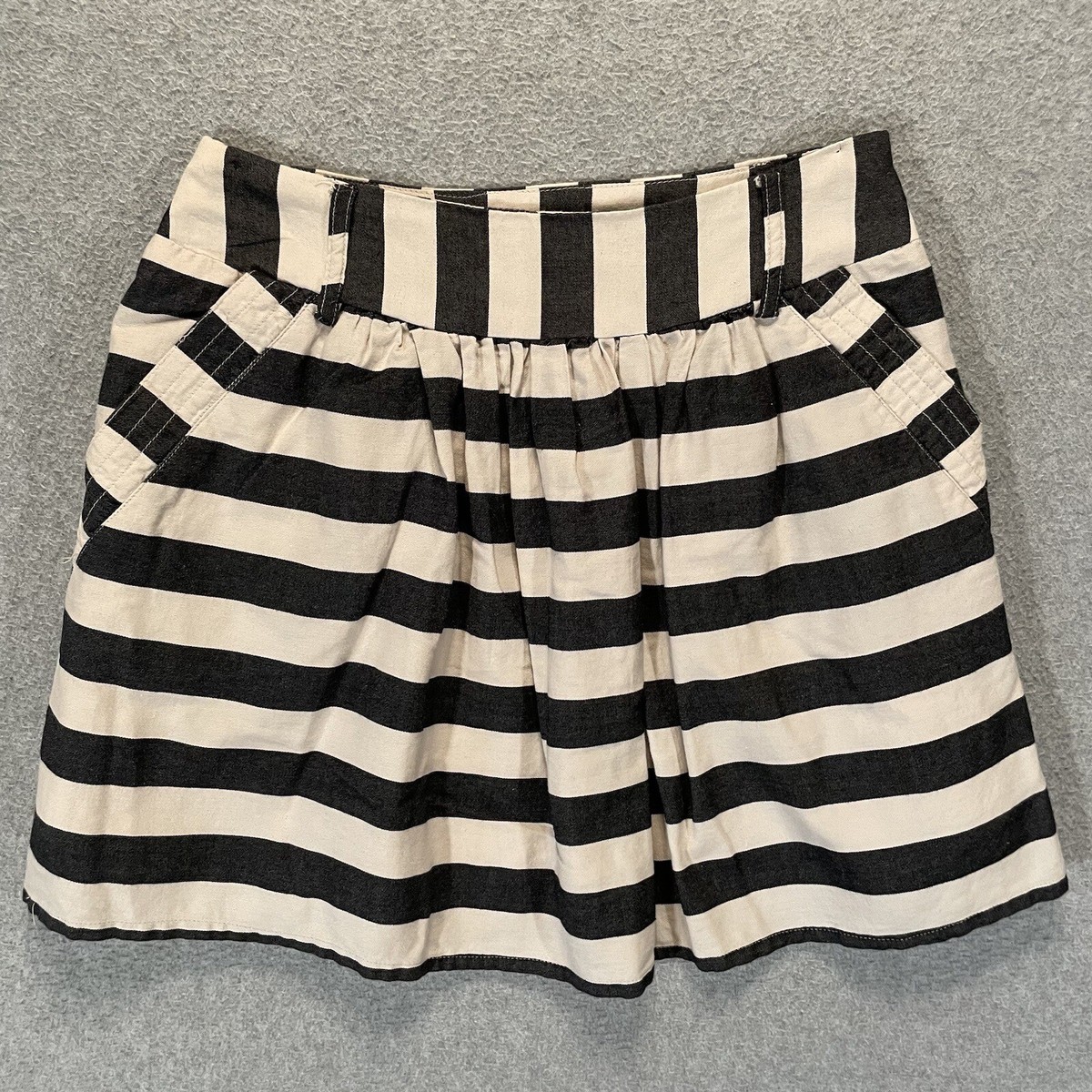 Forever 21 skirt Size XS but can also fit a... - Depop