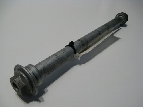 Hinterradsteckachse Hinterachse Hinterrad-Achse Honda NT 650 V Deauville, 02-05