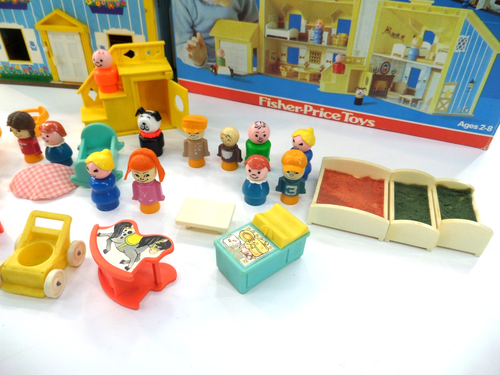 Vintage 1969 Fisher Price 952 Play Family House USA Box Version Extra Figures - Picture 4 of 24