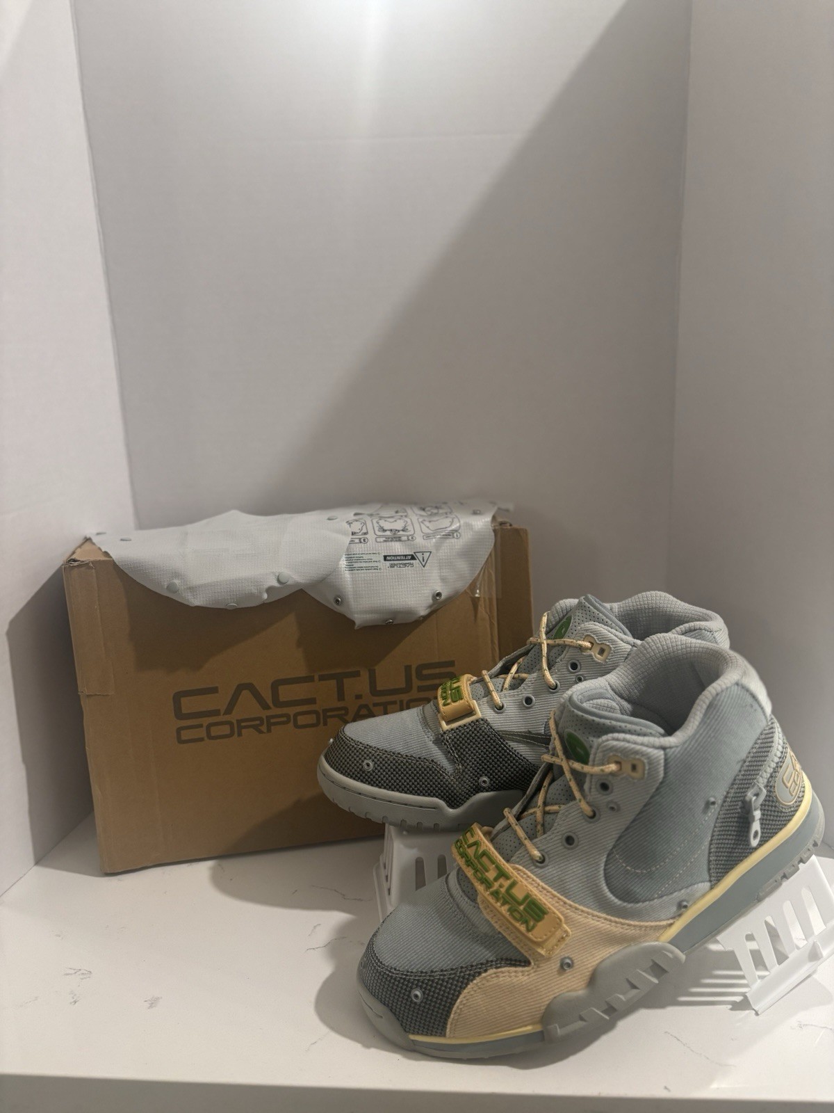 Nike Cactus Corporation Mid Top Gray Beige Green Lace Up Men