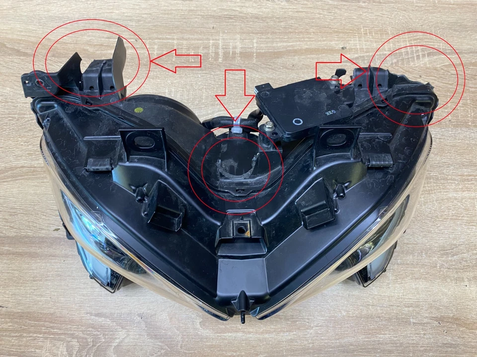 Phare avant Yamaha T-Max TMAX XP530DX XP 500 DX 2017 AVEC DÉFAUTS - Photo 2/4