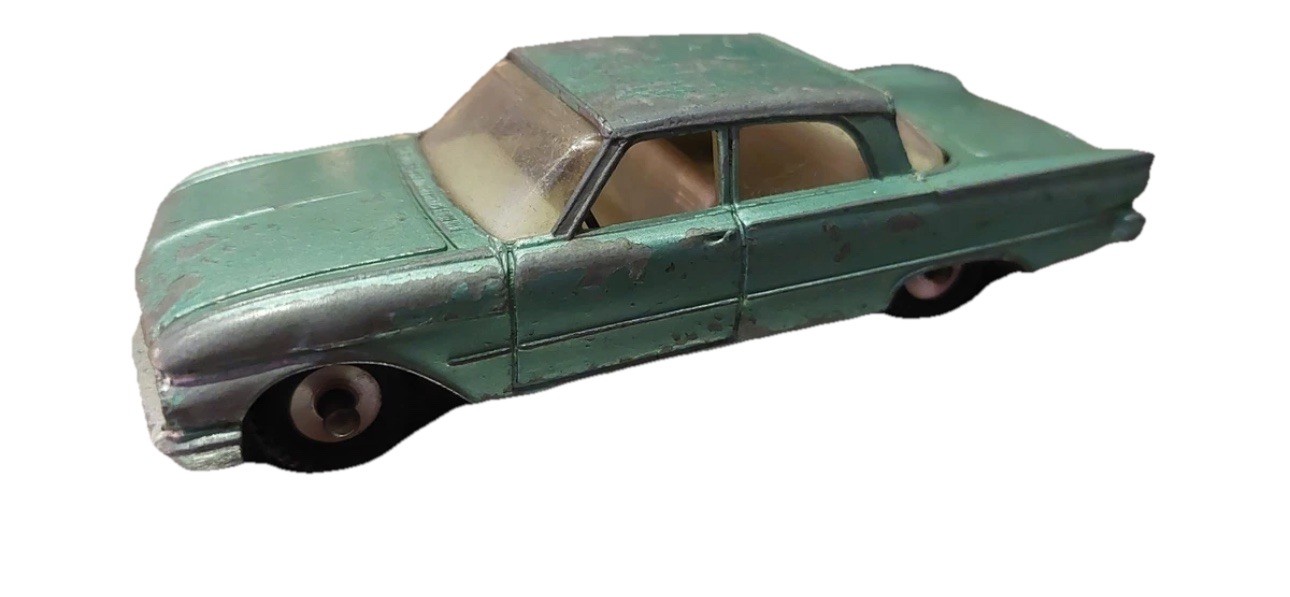 Dinky 148, Ford Fairlane - Free Price Guide & Review