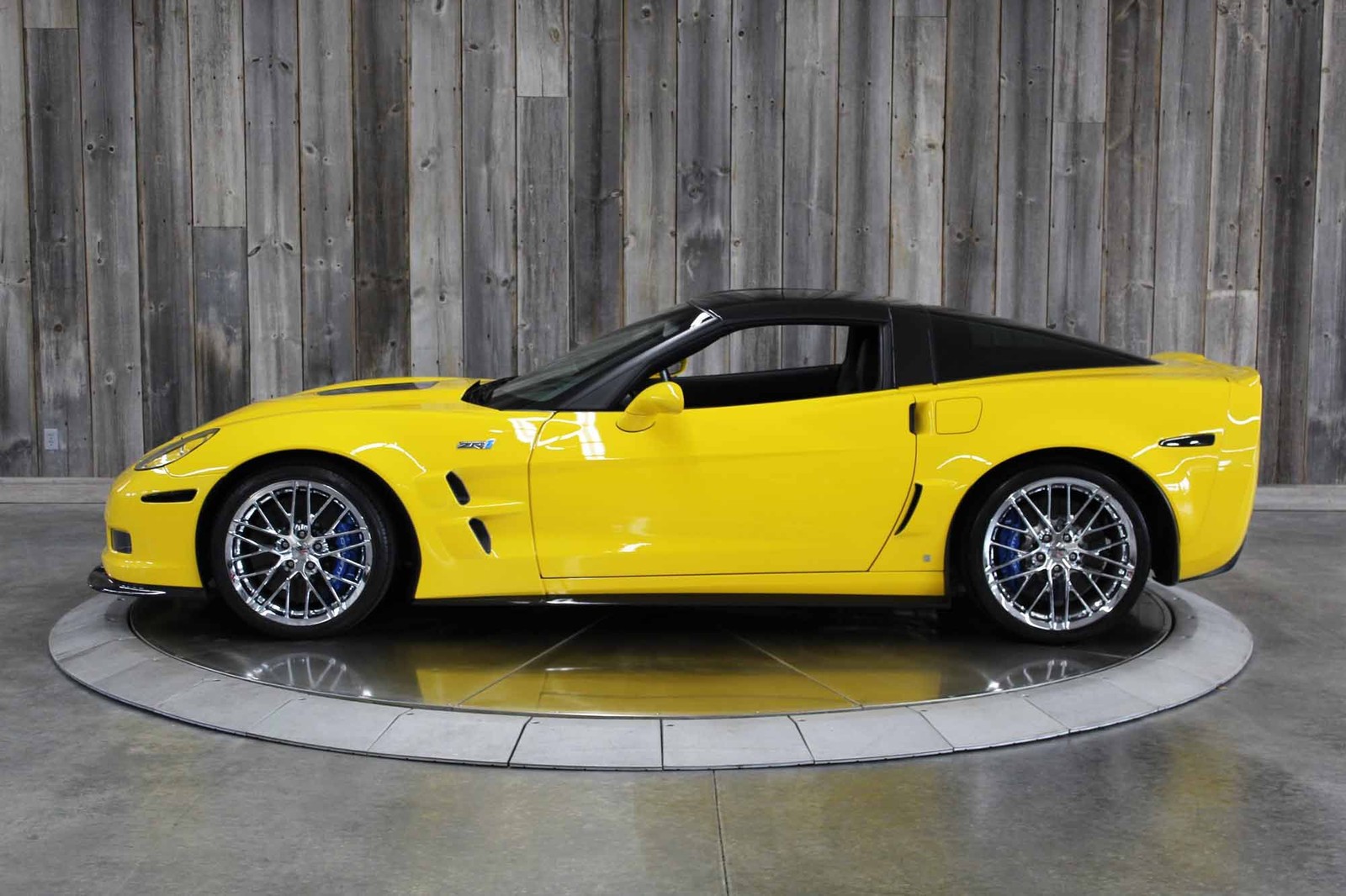 2009 Yellow Chevrolet Corvette   | C6 Corvette Photo 2